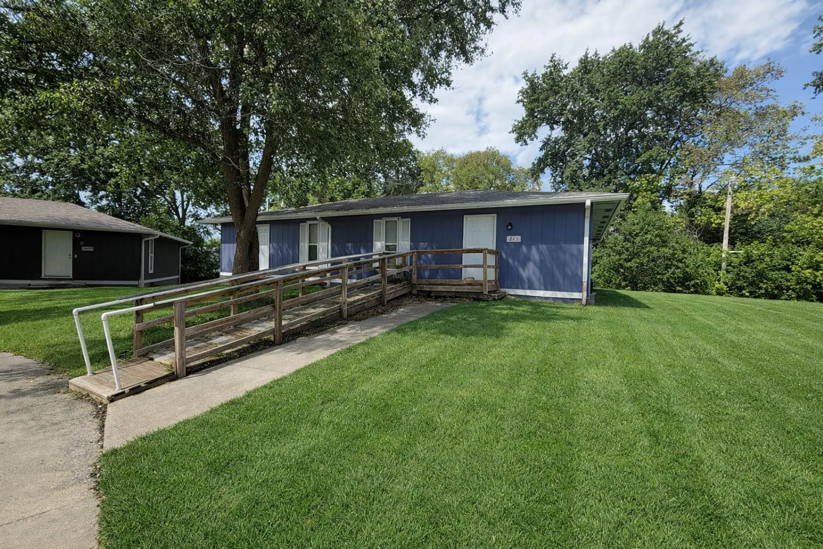 Charming 3 Bedroom Duplex – photo 1