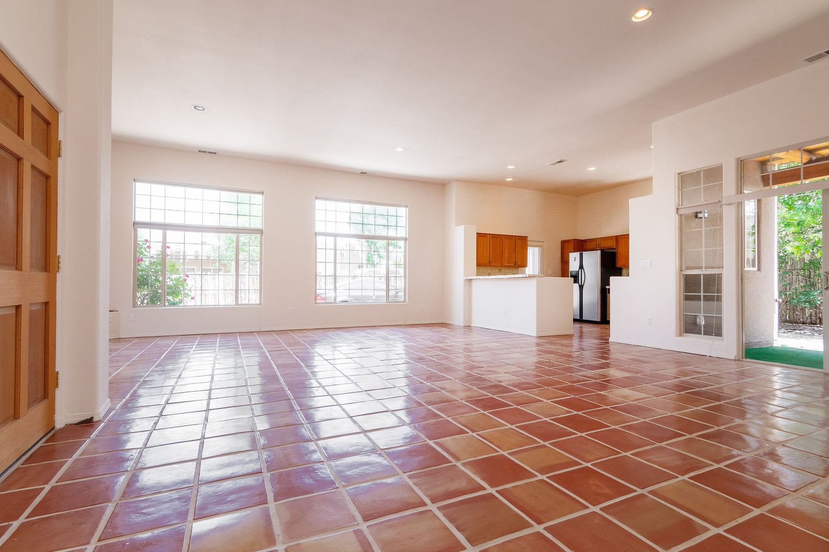 Single Level 3 Bedroom 2.5 Bath home in Desirable neighborhood Available Now! – photo 5