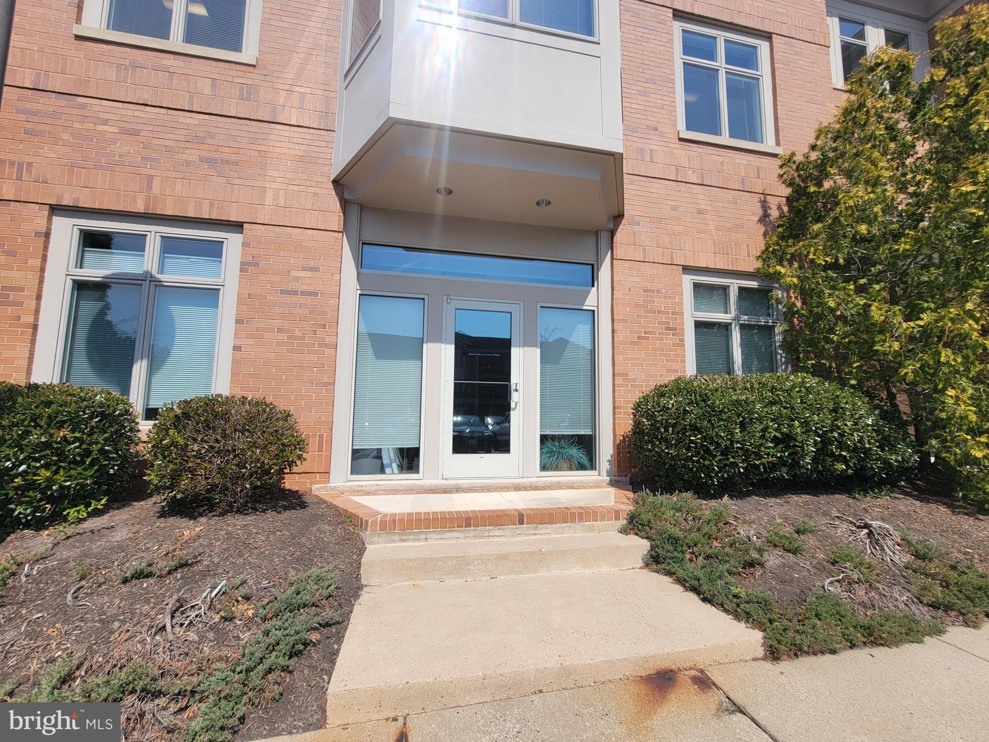 46169 WESTLAKE Drive – photo 1