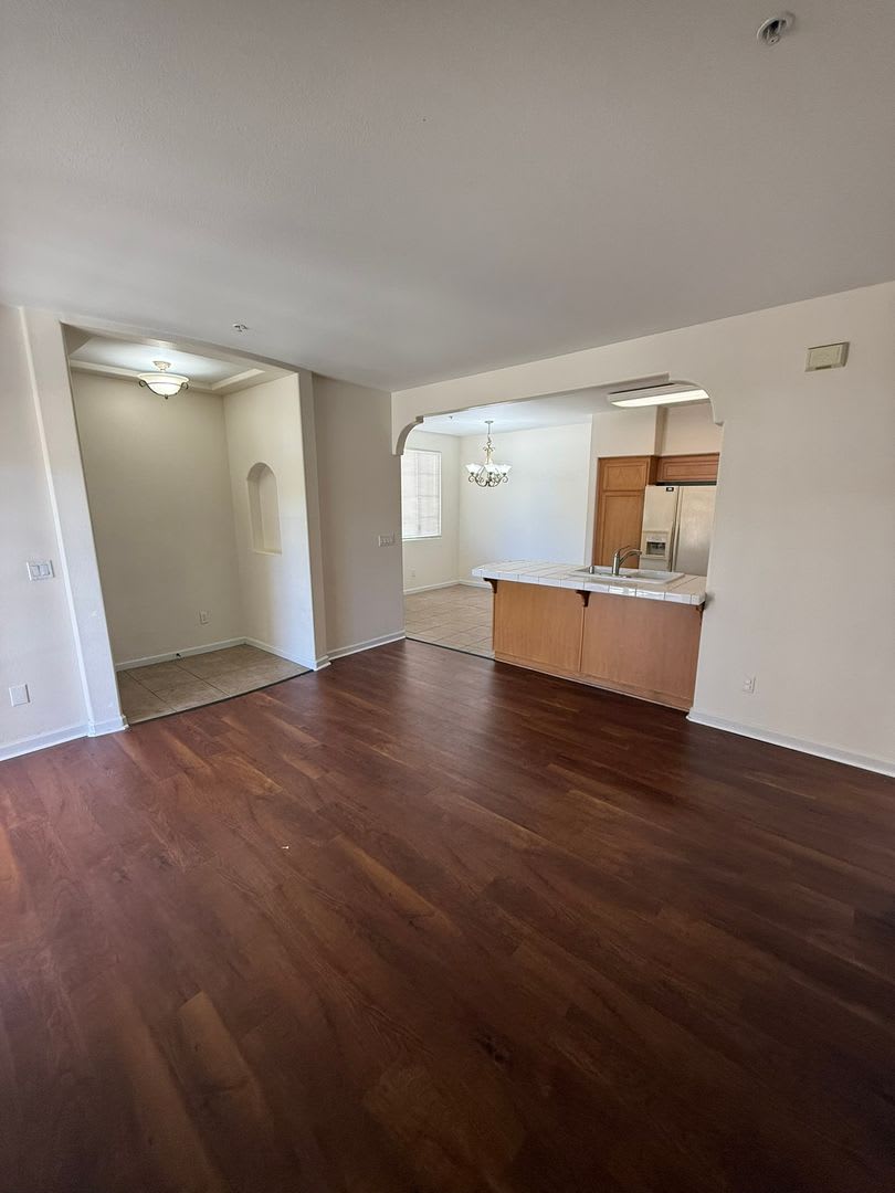 3 Bedroom Luxury Condo in Sunrise Hills – photo 2