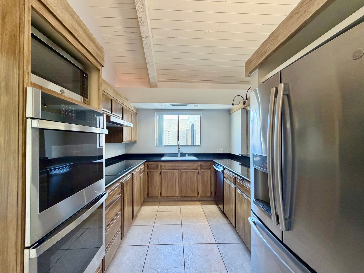 AVAILABLE NOW!!! BEAUTIFUL 2-Bedroom, 2-Bathroom Condo in Mission Hills! – photo 5