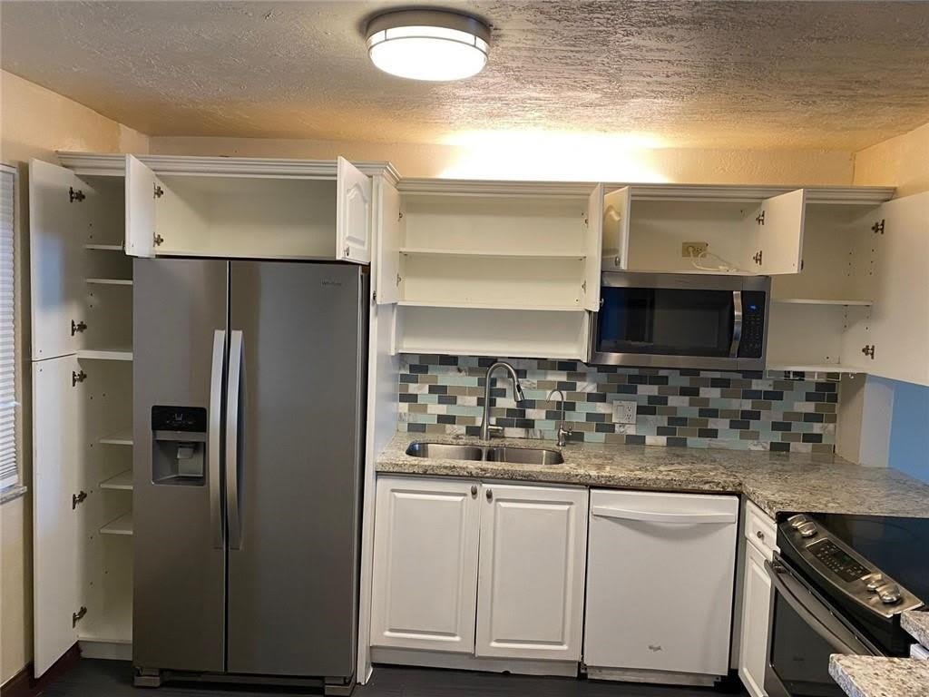 290 Racquet Club Road – photo 2