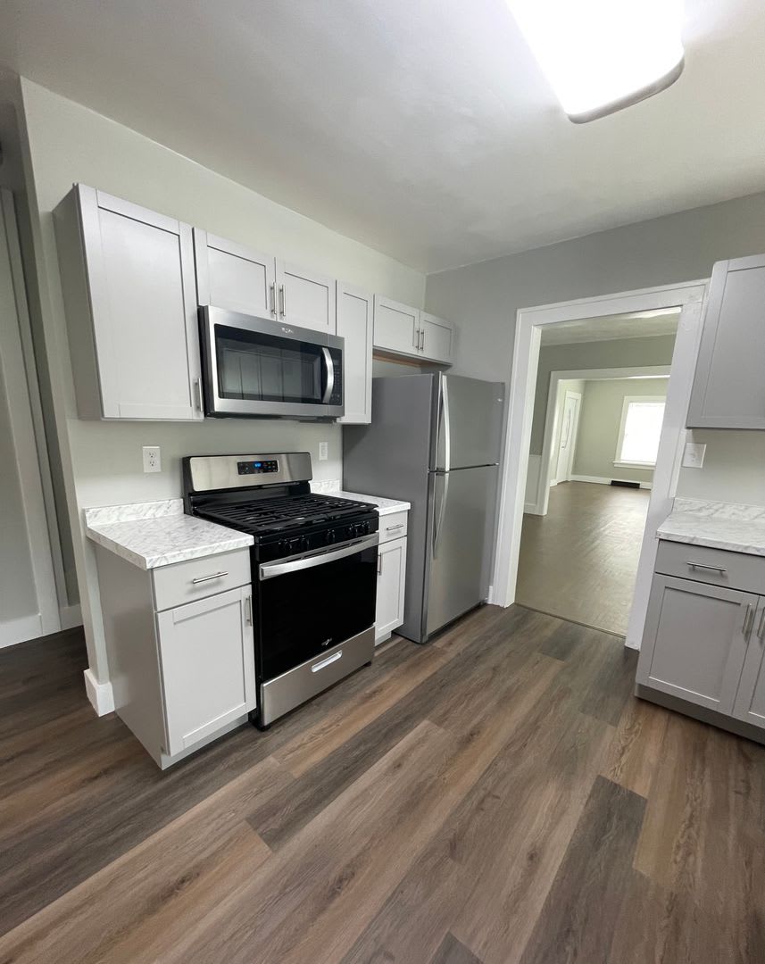 Three Bedroom Near Columbian Park – photo 4