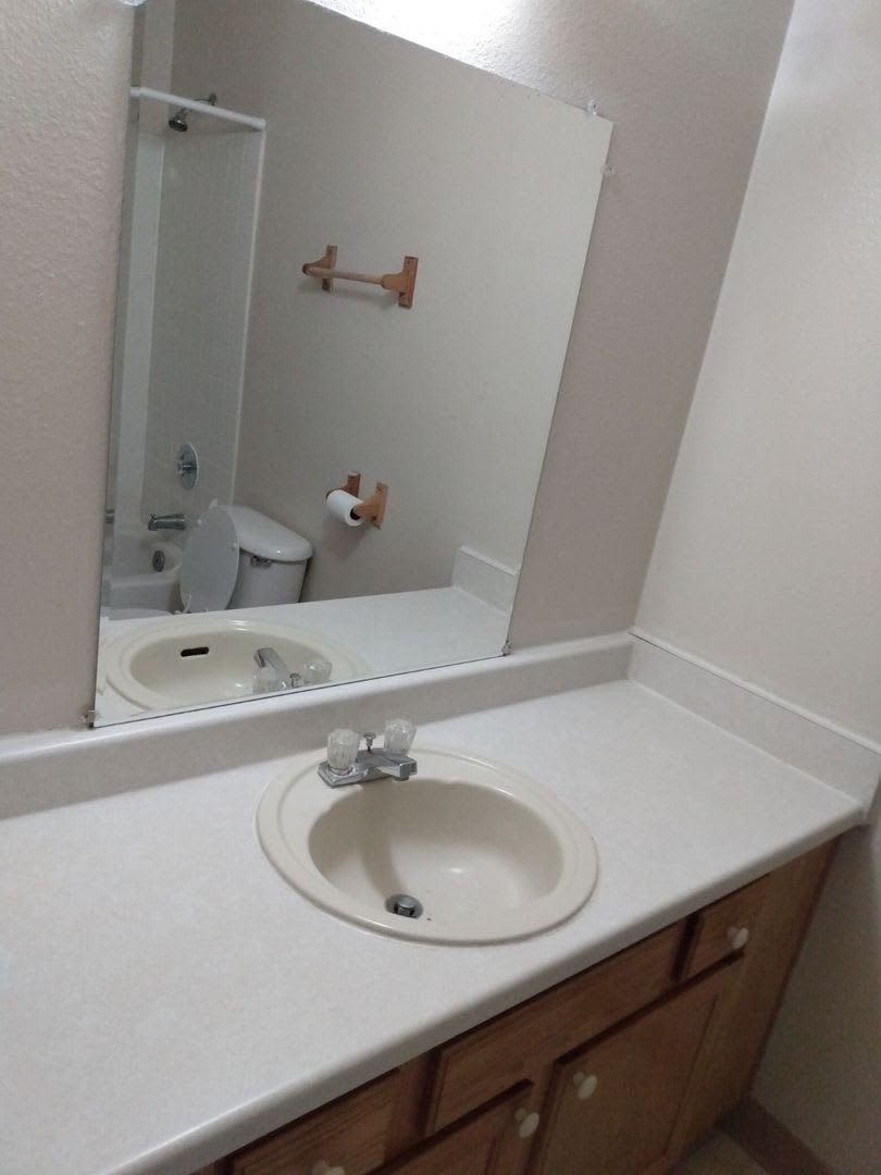 2 bedroom 1 bathroom upstairs apartment – photo 4