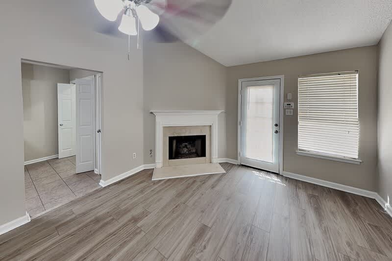 1633 Dexter Ln – photo 2