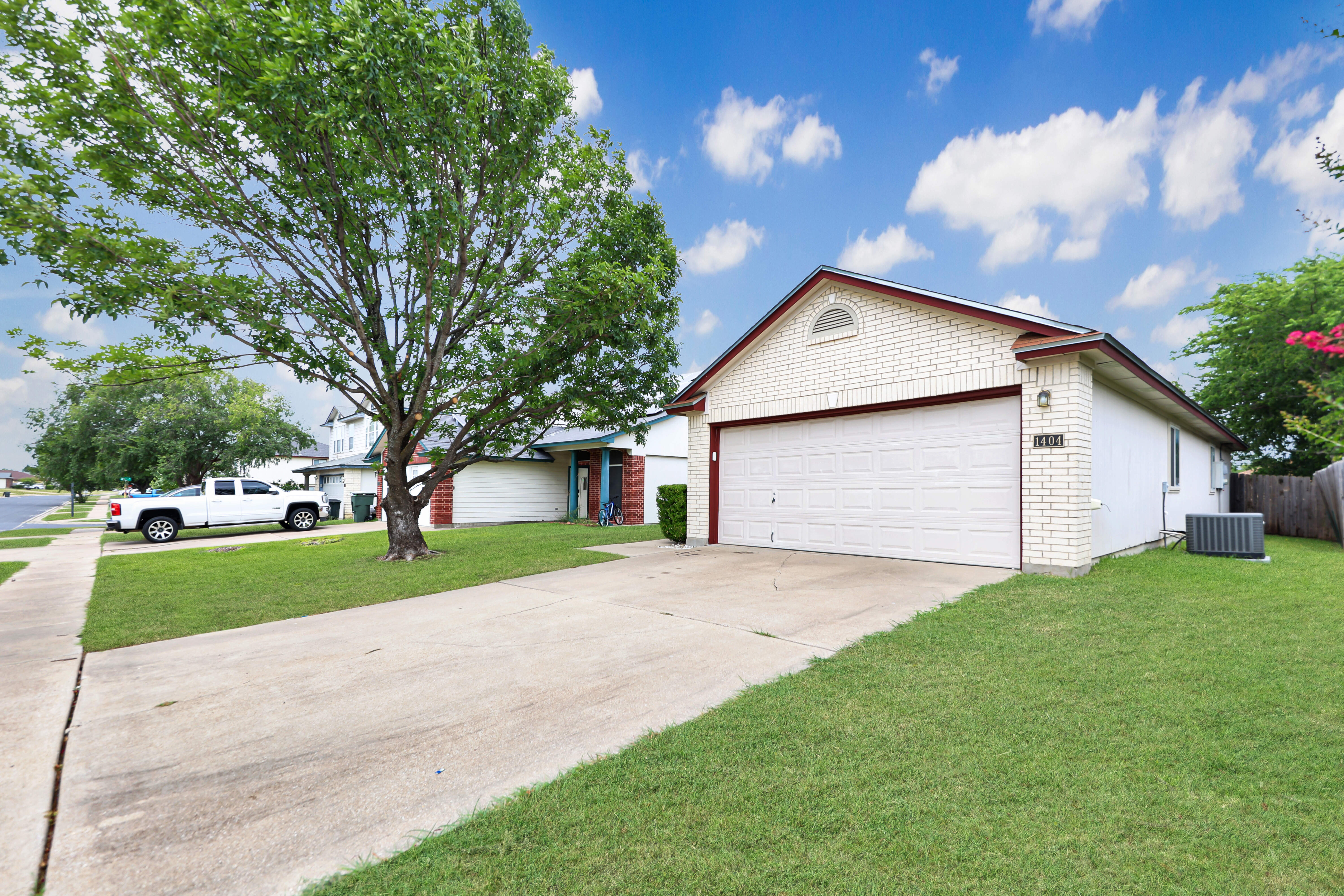 1404 Fox Creek Dr – photo 2