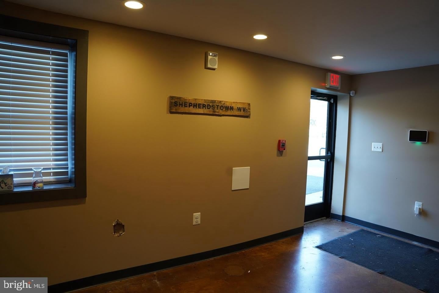 7595 MARTINSBURG PIKE – photo 2