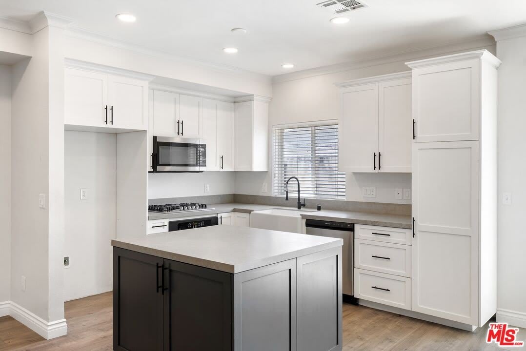 7124 Farralone Ave – photo 5