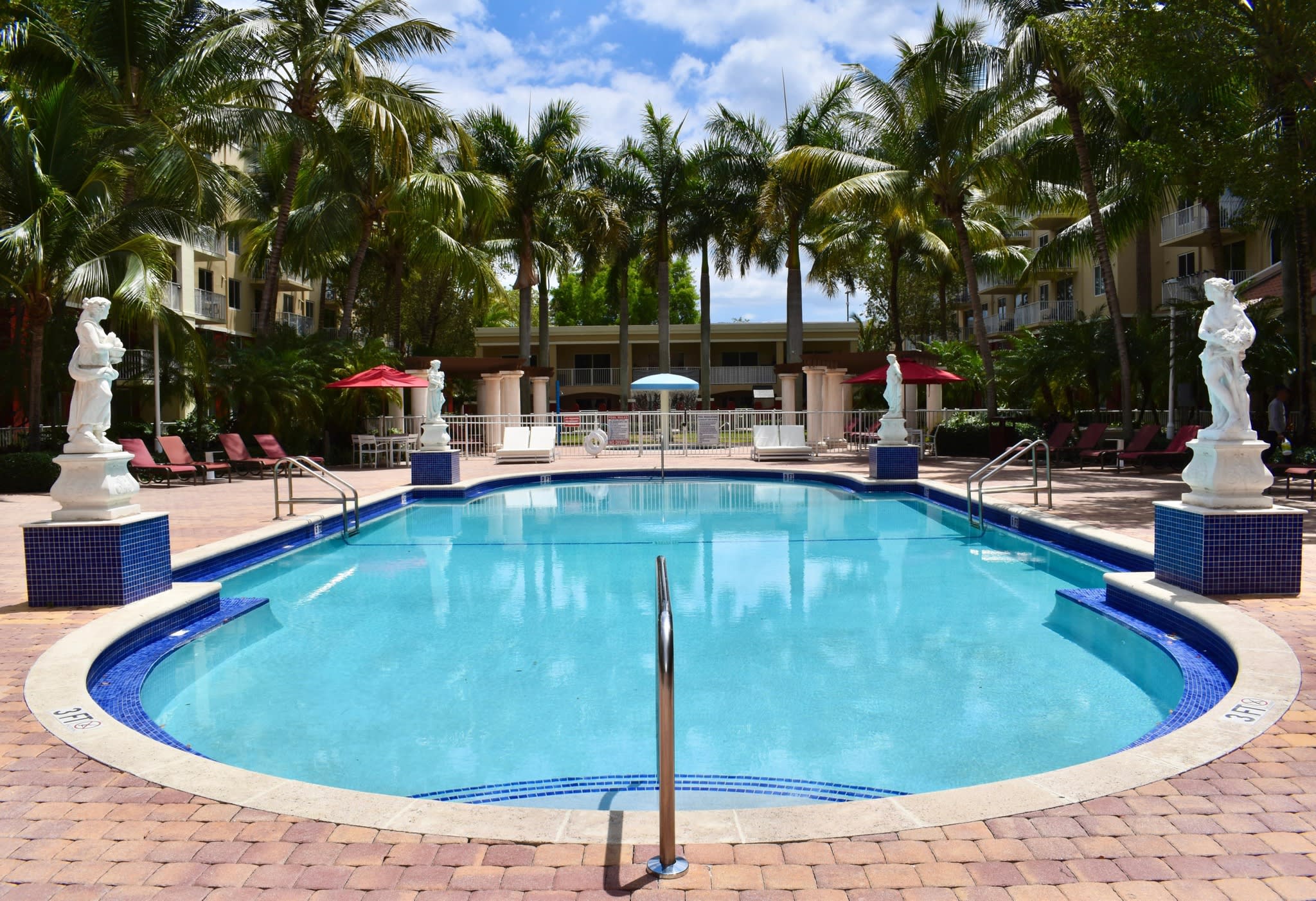 Country Club Towers – photo 2