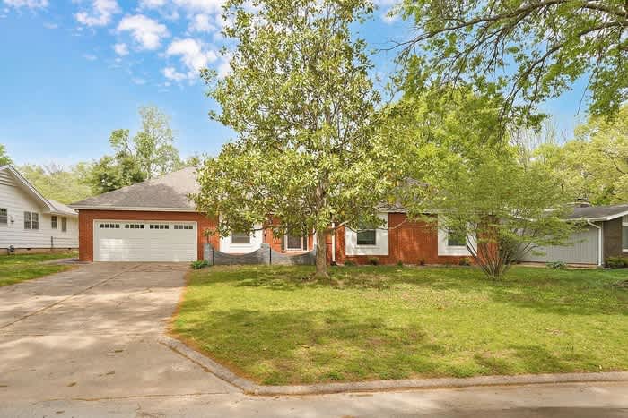 1919 East Meadow Drive – photo 1