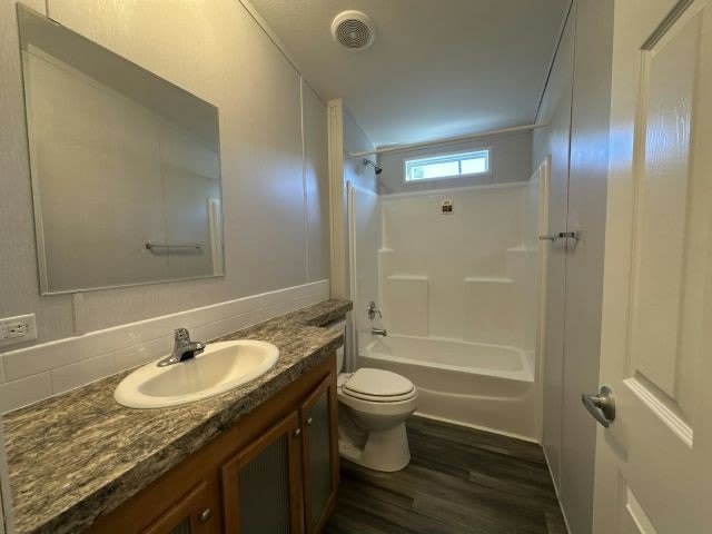 1670 Genie St – photo 5
