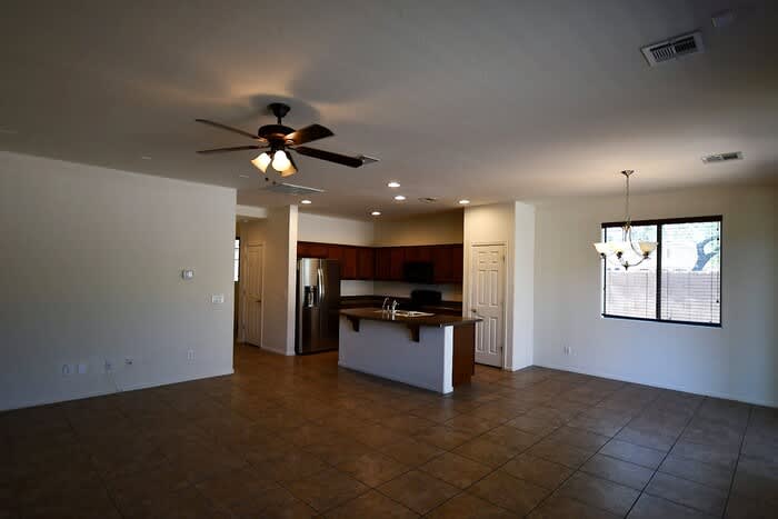3828 South Vineyard Avenue – photo 2