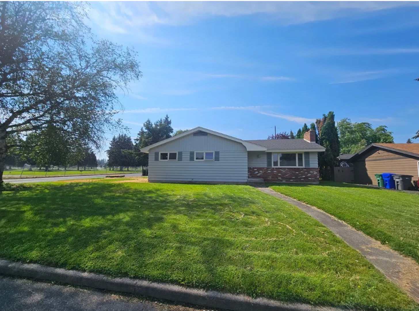 4 Bed 2 Bath Rancher Original Hardwood Floors Corner lot 2400 Sq/Ft of space – photo 1