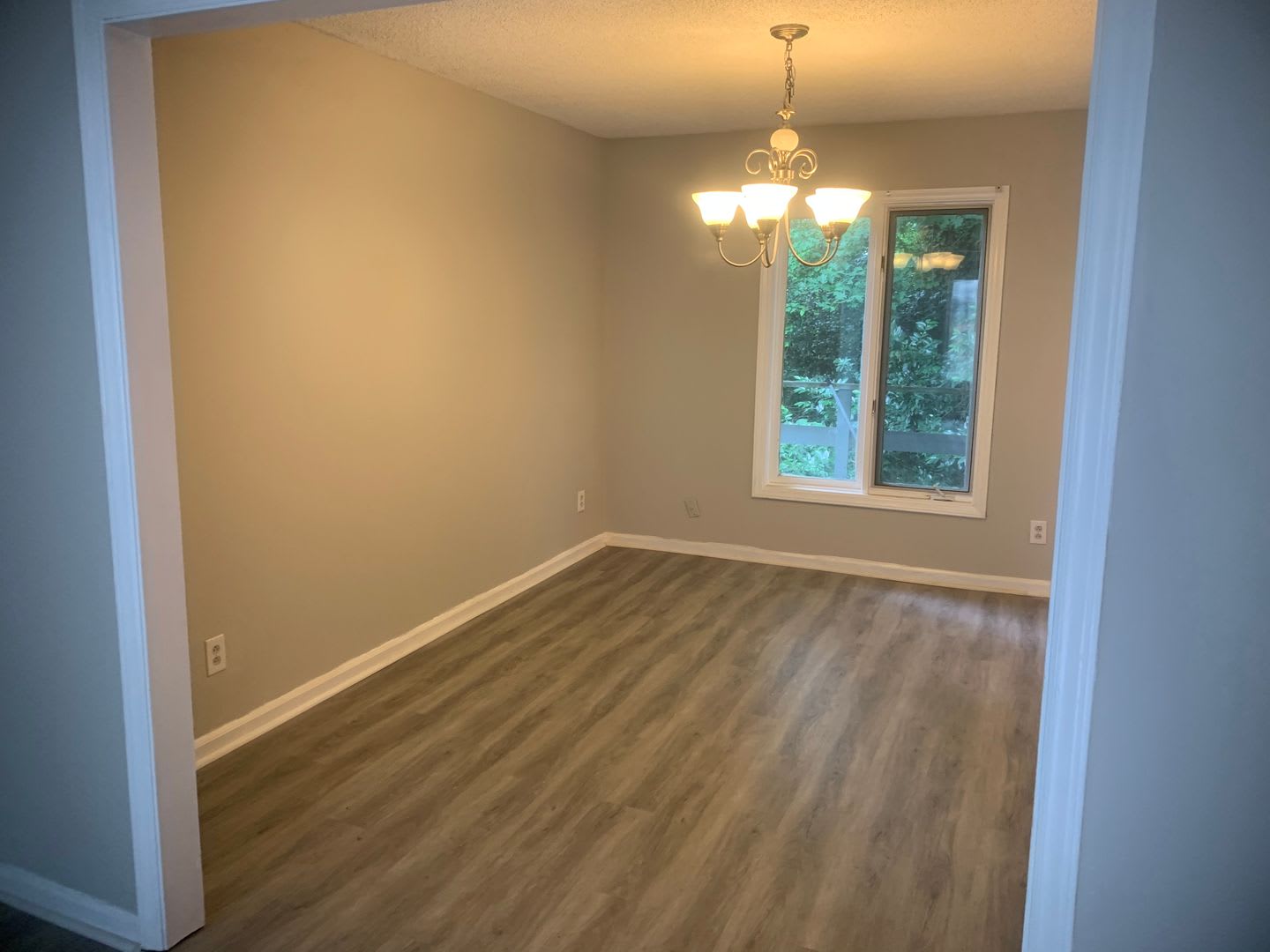 Spacious 3 Bedroom Townhome – photo 4
