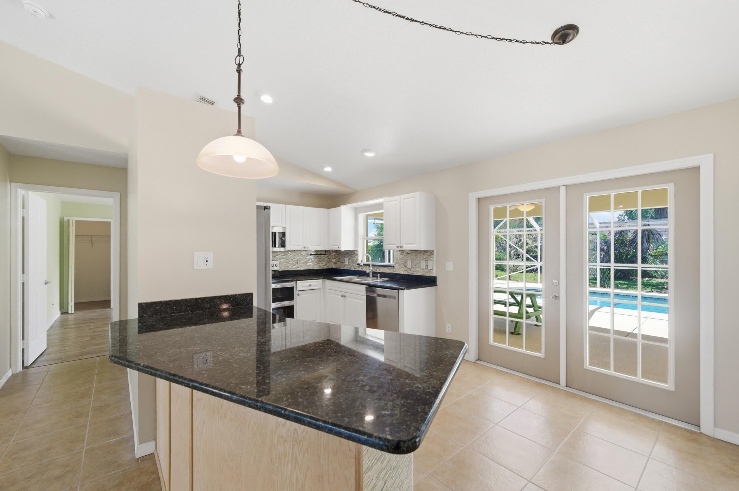 1707 Se Manth Lane – photo 4