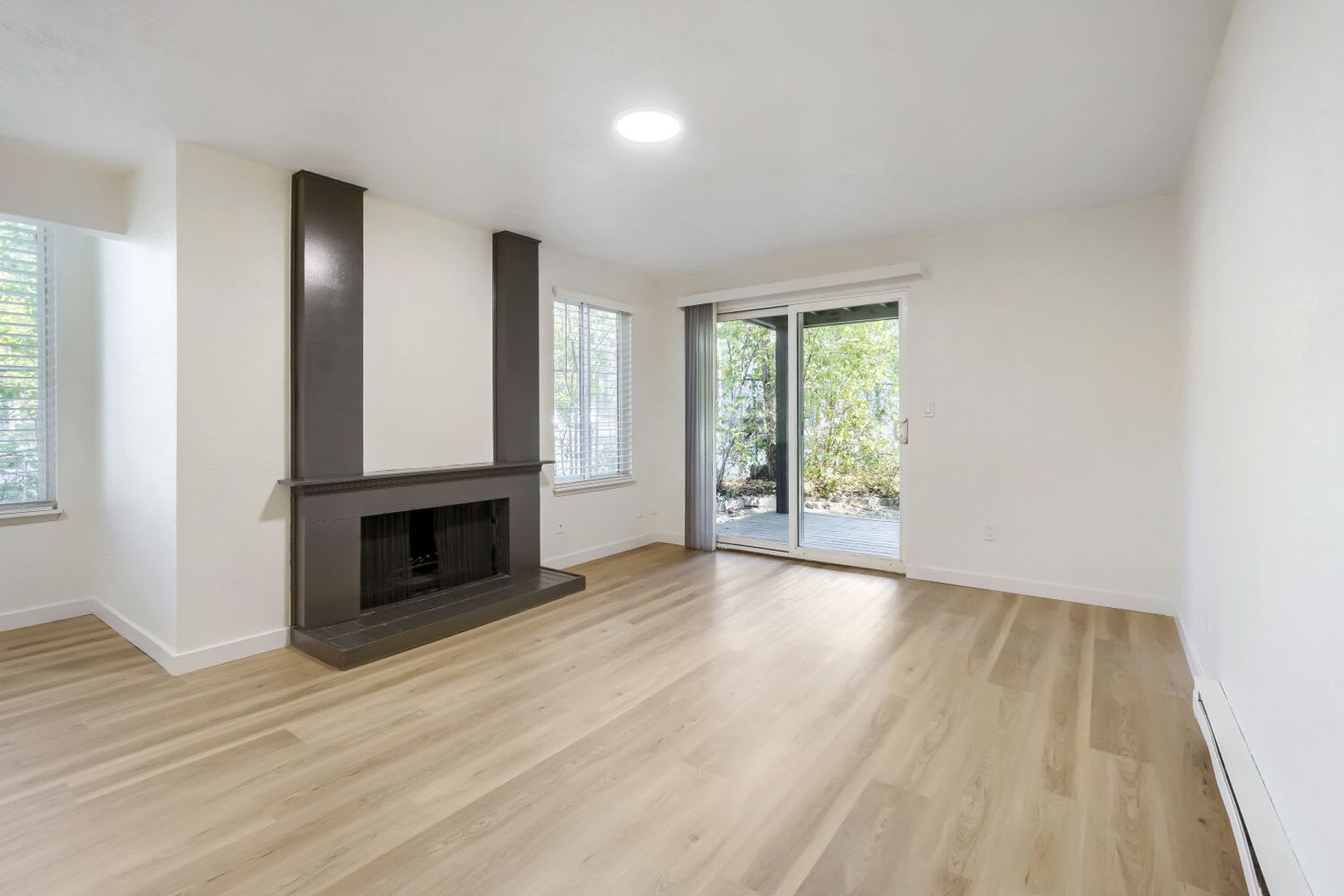 Awesome 2 Bedroom Condo Adjacent to Microsoft! – photo 3