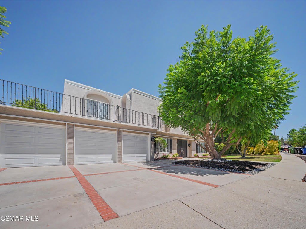 22777 Brenford Street – photo 5