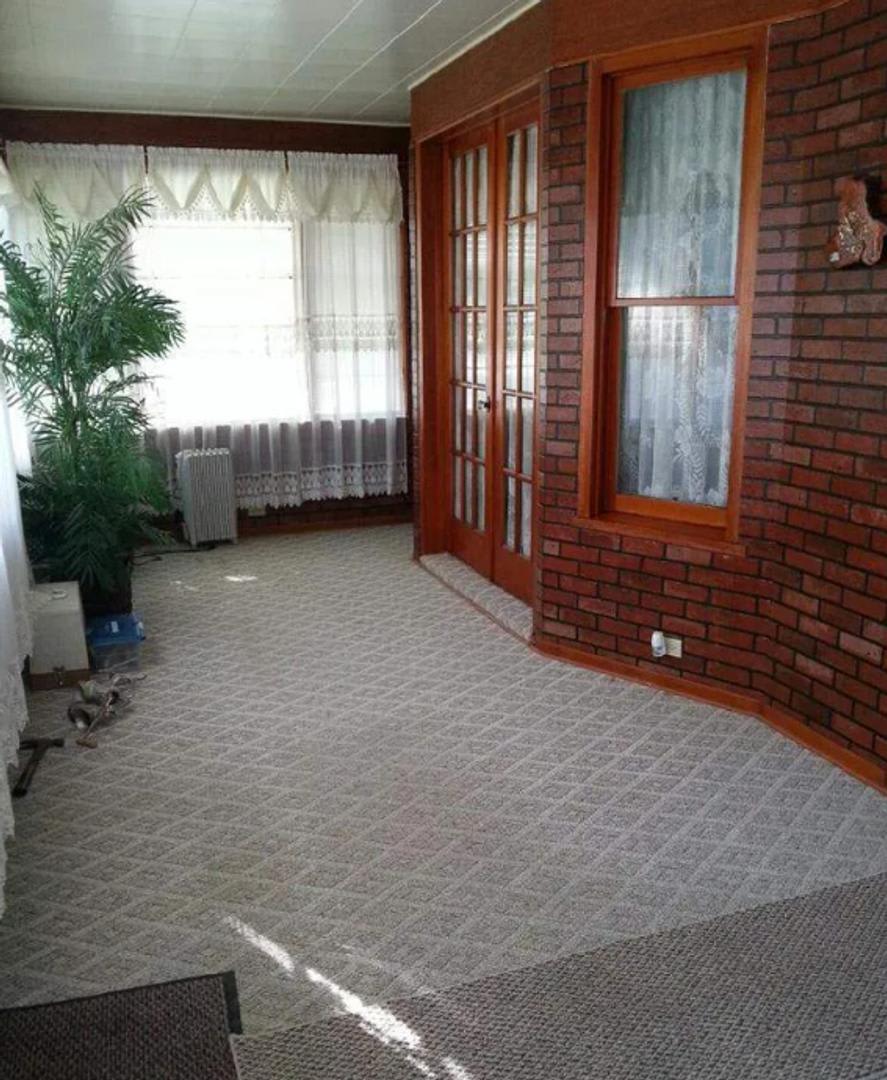 5 bedroom 2 bath House – photo 1