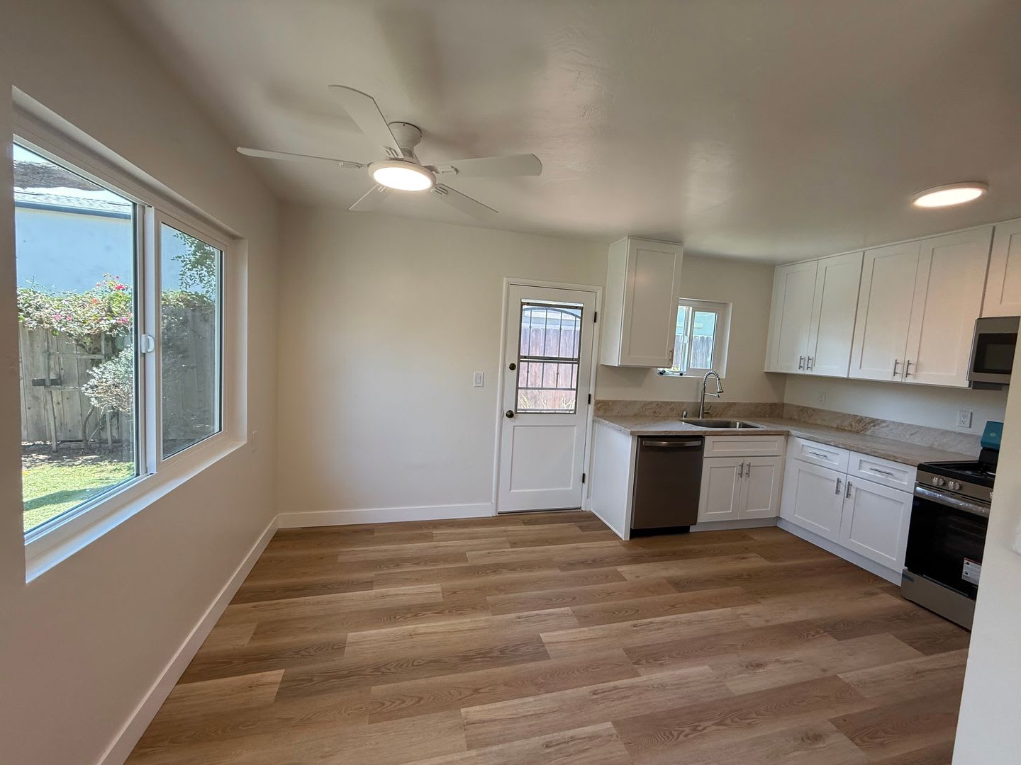 Completely Renovated 2 Bed / 1 Bath Back House – Move-In Ready! – photo 4