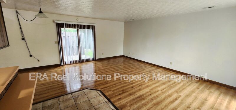 888 West Locust St – photo 2