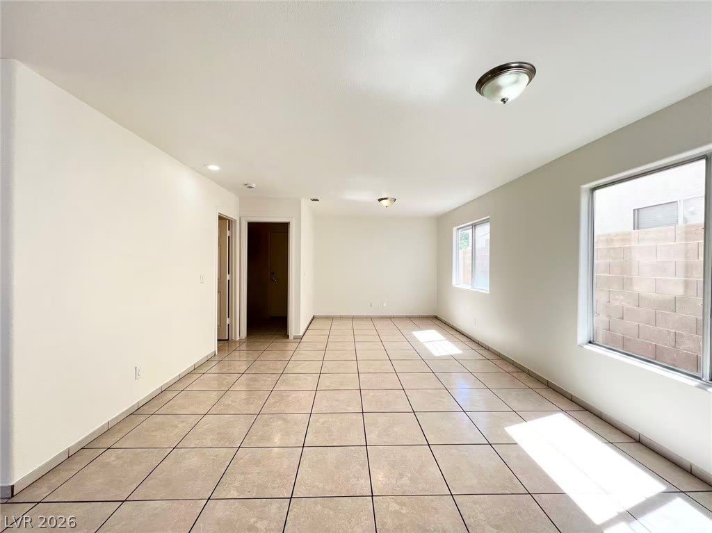 8284 W ROCHELLE Avenue – photo 5