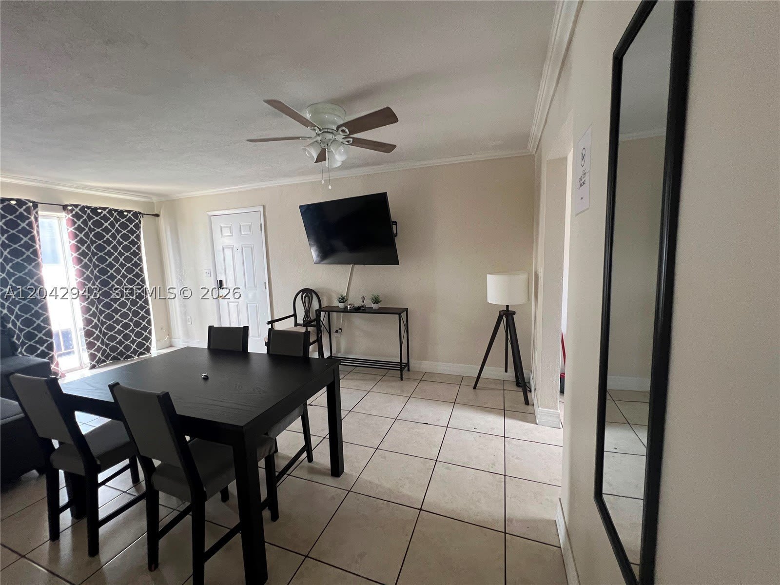 427 SW 6th St – photo 3