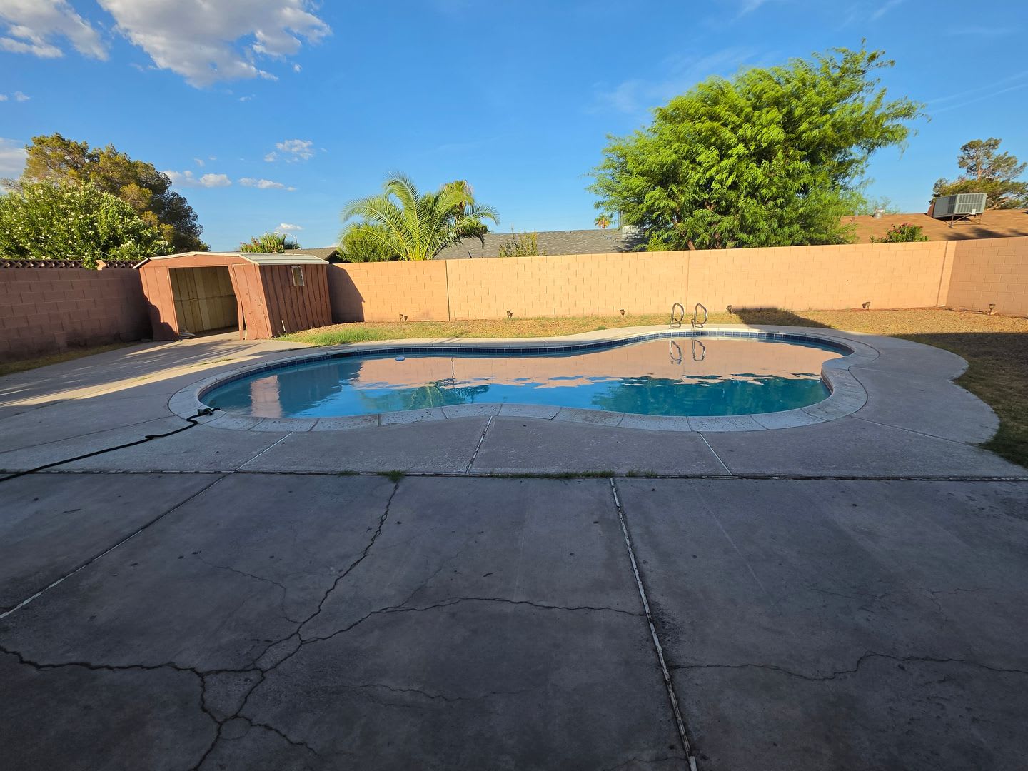 3 Bedroom 2 Bathroom with Swimming Pool Tropicana & Nellis Area – photo 1