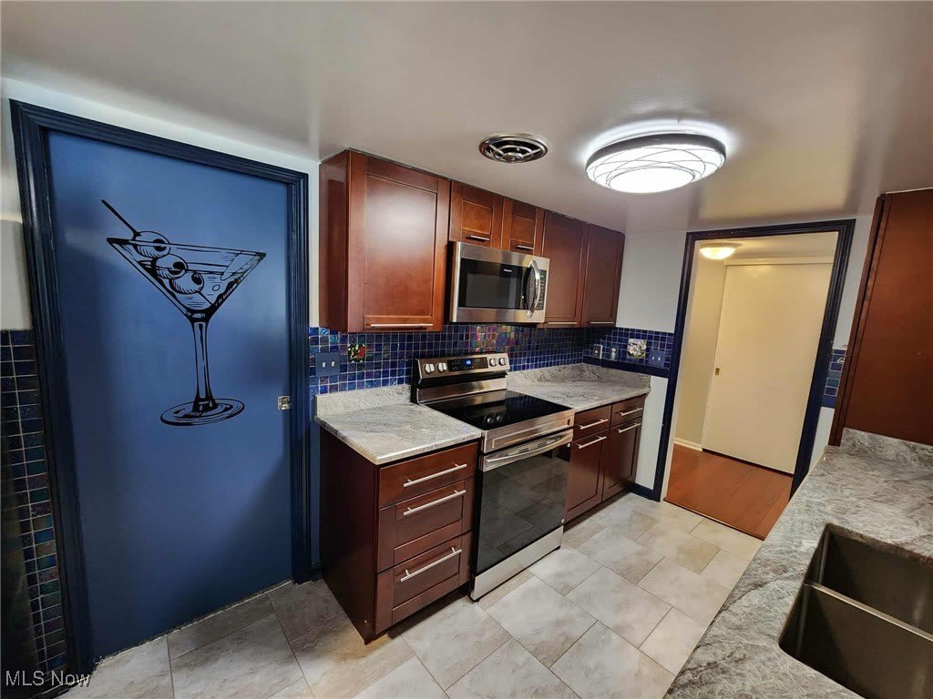 6960 Carriage Hill Drive – photo 4