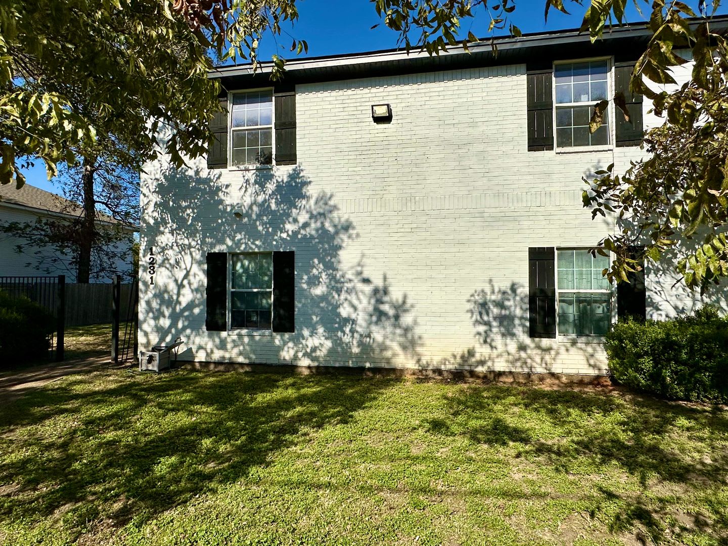 HUGE 4-Bed, 2-Bath Duplex Four Blocks From Baylor Campus & Minutes from Downtown! – photo 3