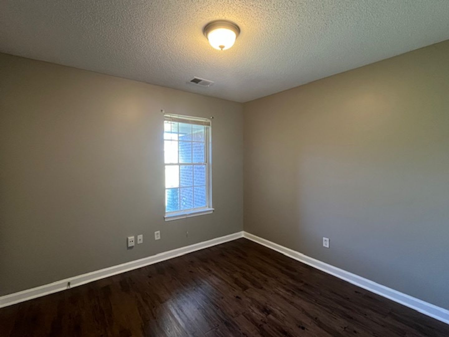 Renovated 3 Bedroom 3 Bath Townhome for Rent! – photo 5