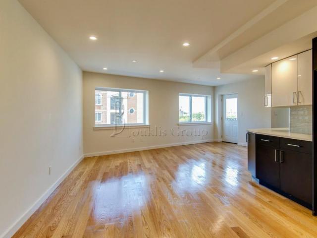 28-22 Astoria blvd – photo 3