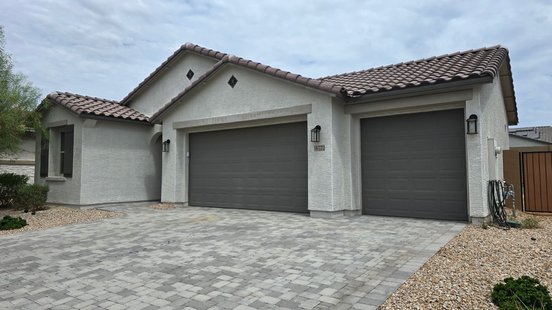 Three car garage! Closer to Surprise than Wittman! – photo 2