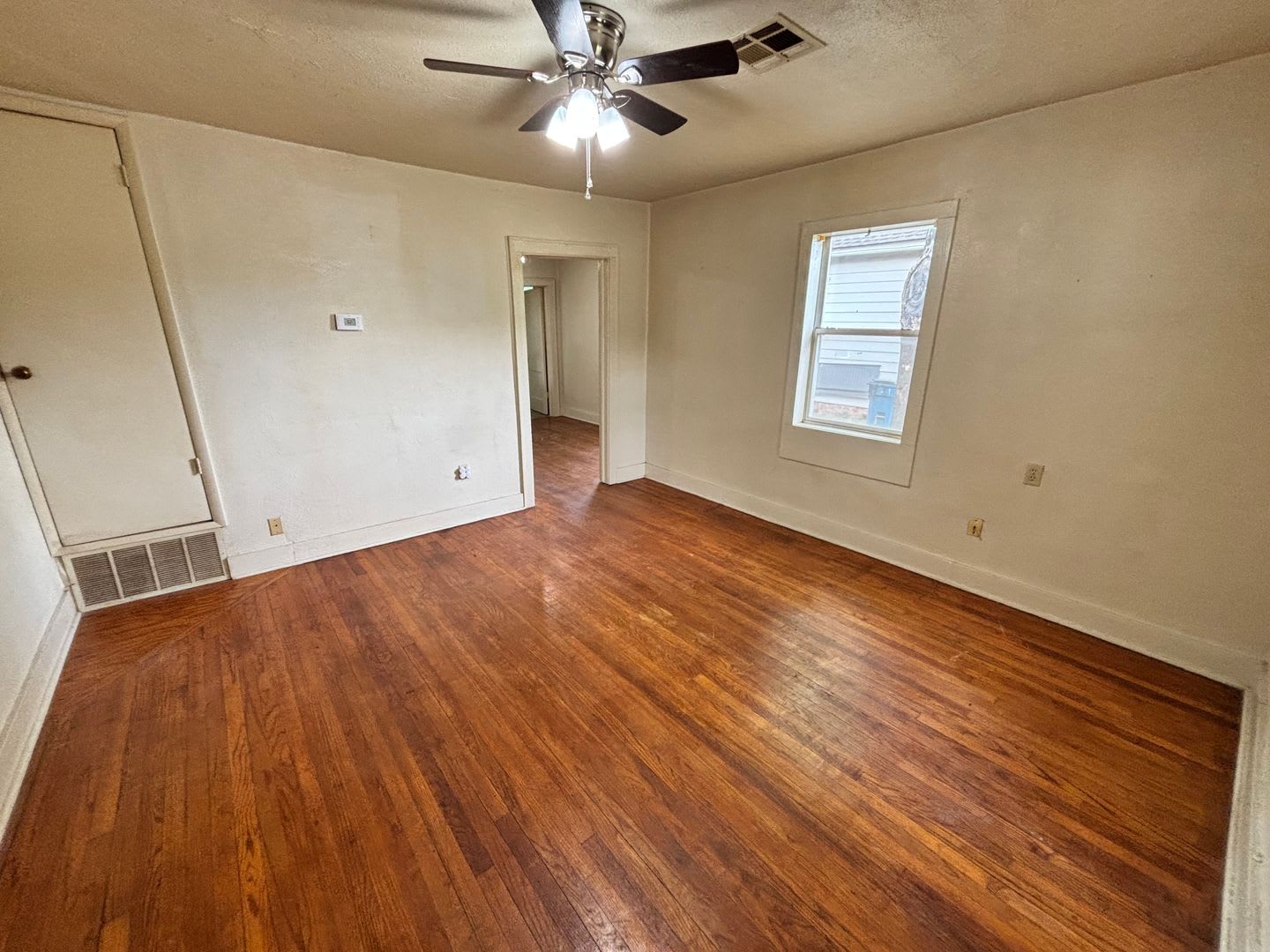 1 or 2 Bedroom, 1-Bathroom Duplex with central heat and air – photo 4