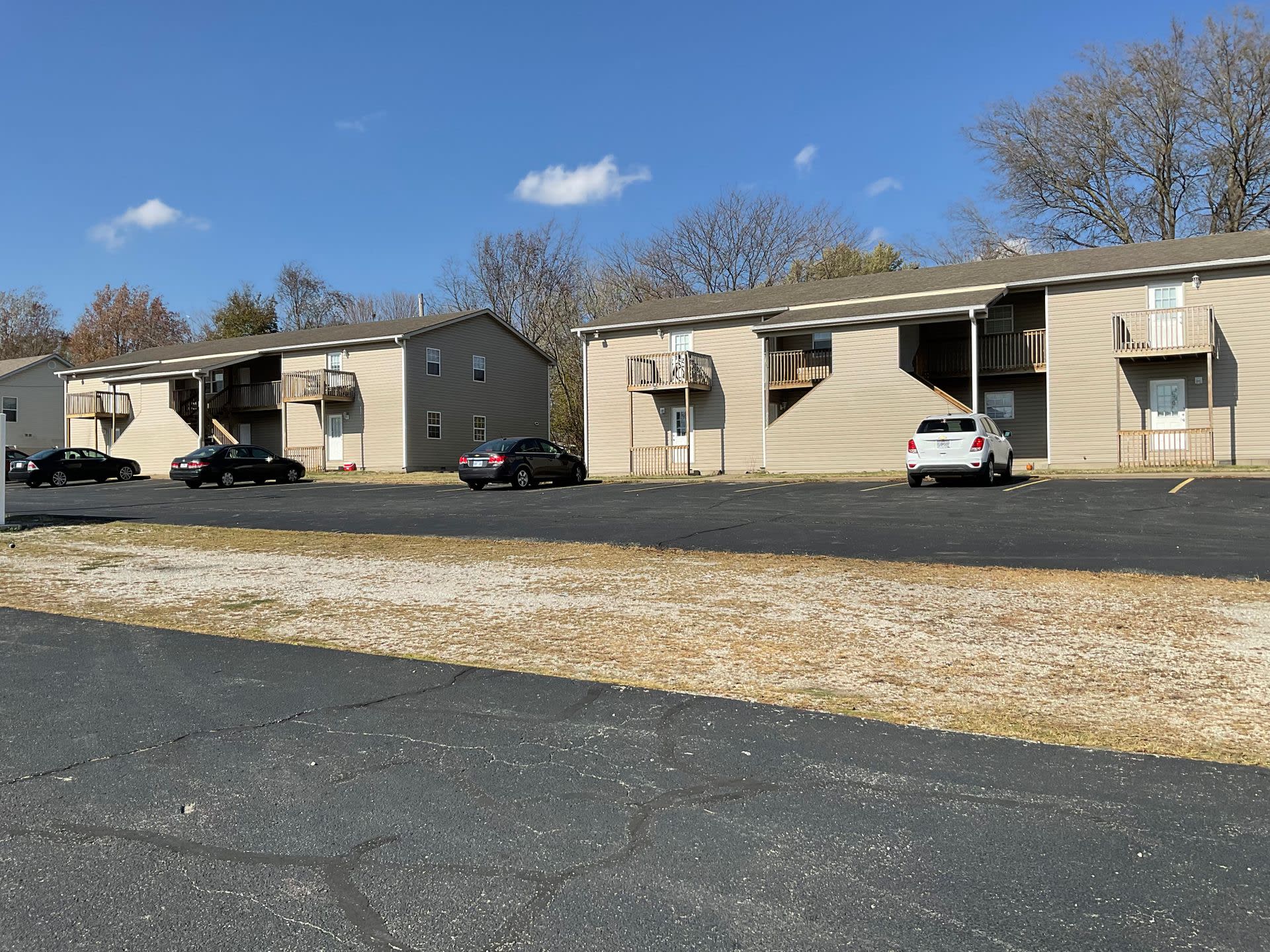 Nice 2BR/1BA Apartment near MSSU Campus in Joplin, MO. upstairs unit!!! – photo 4