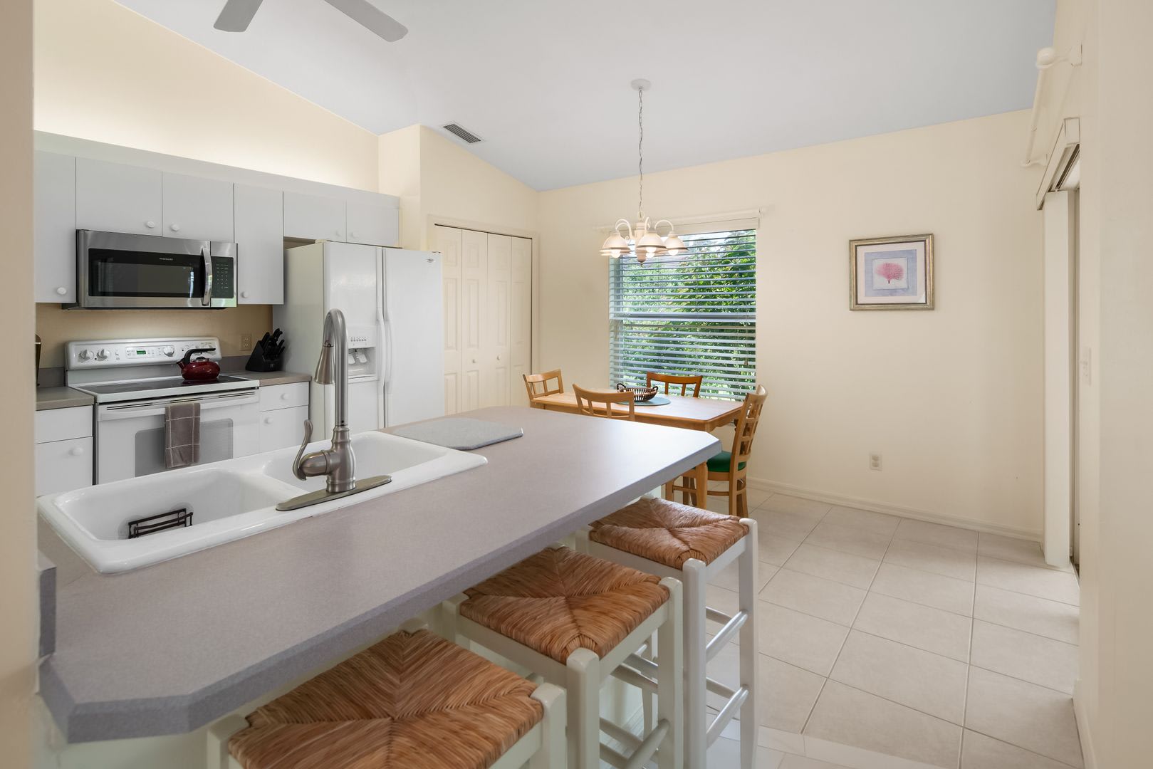 Cute and Cozy Furnished Family home on the Island..Available NOW. – photo 5
