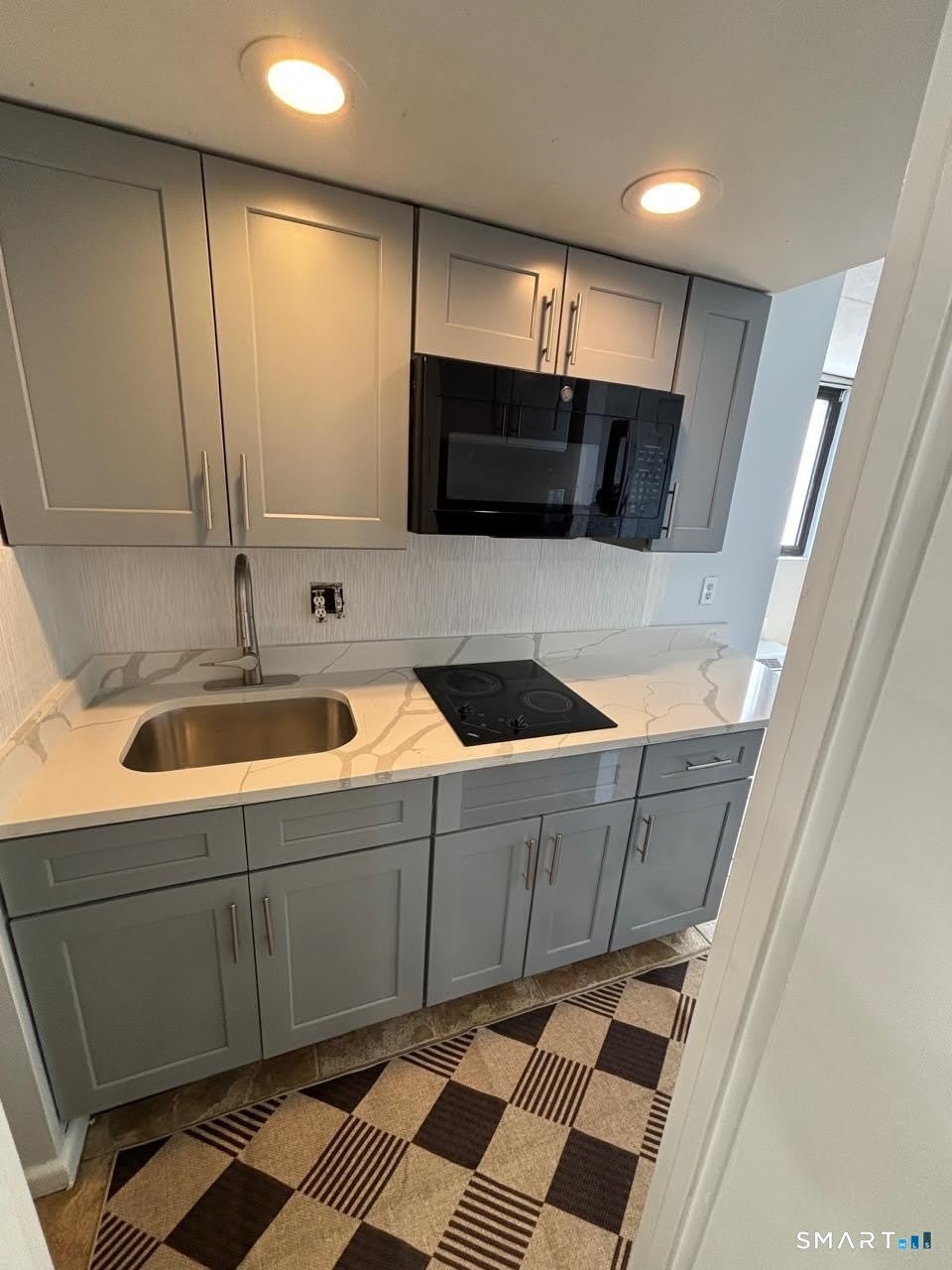 60 Strawberry Hill Avenue – photo 3