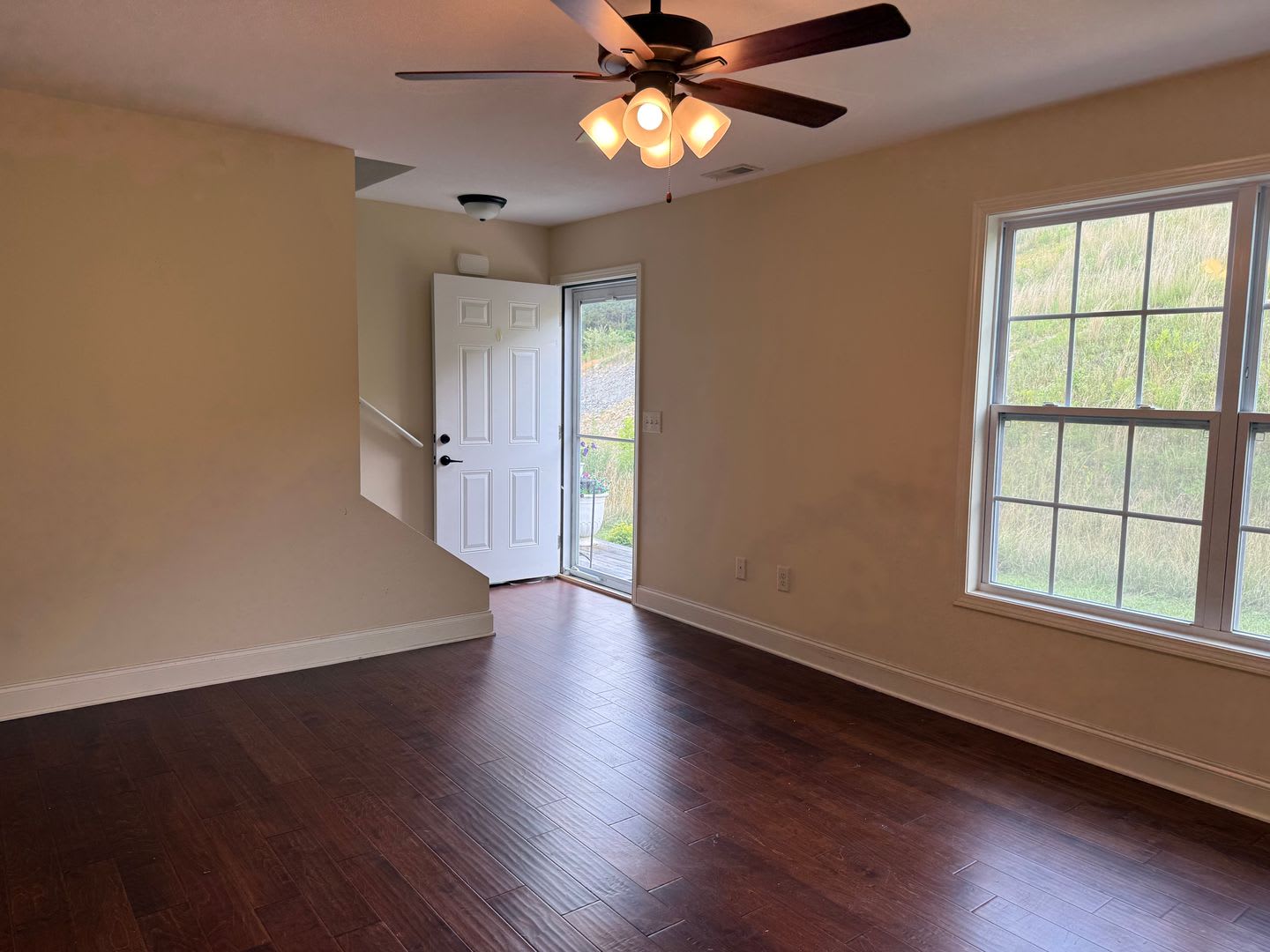 Tri level 2 bed, 2.5 bath Condo! Lakeridge School District. – photo 4