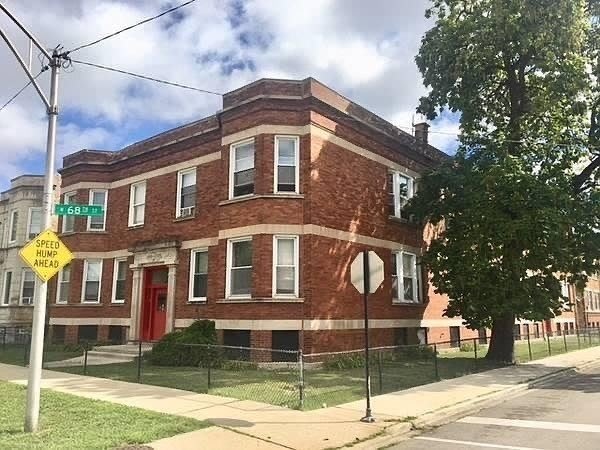 916 W 68th Street – photo 1