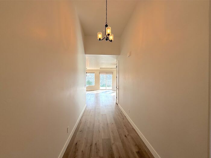 60 740 North – photo 3