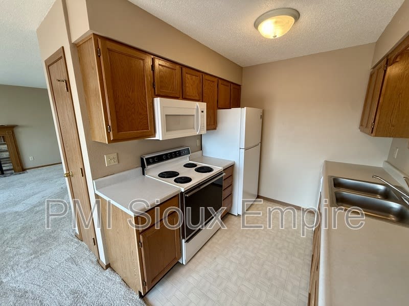 1101 E 9th st – photo 3