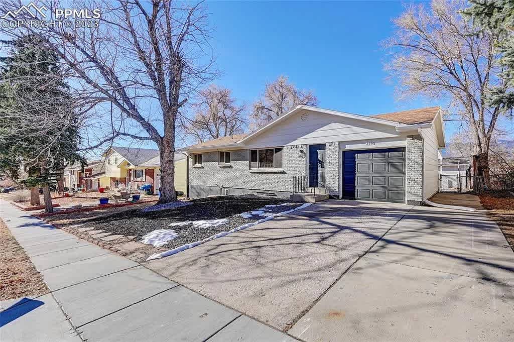 2218 Carmel Drive – photo 2