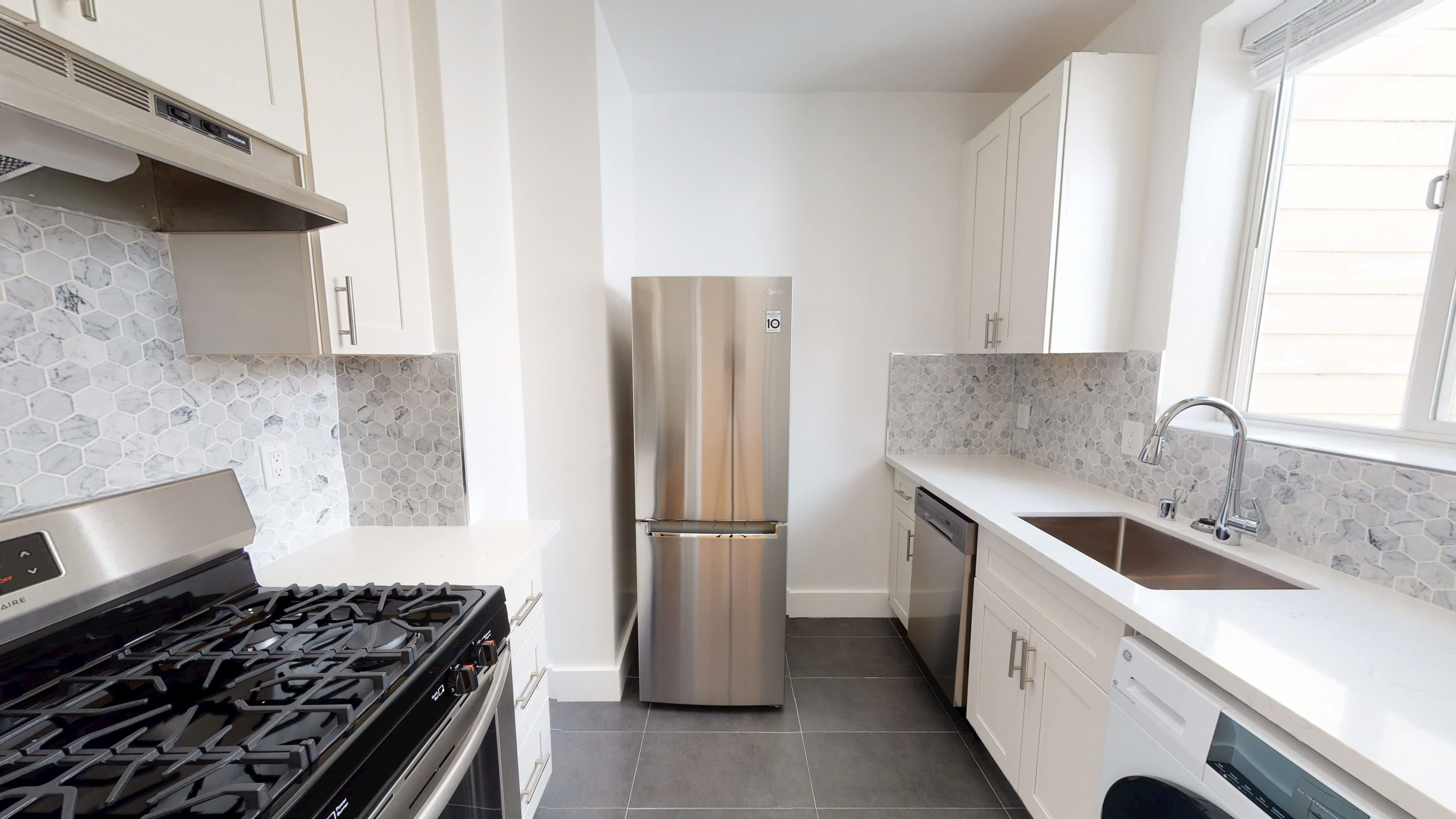 2844 Lyon Street – photo 4