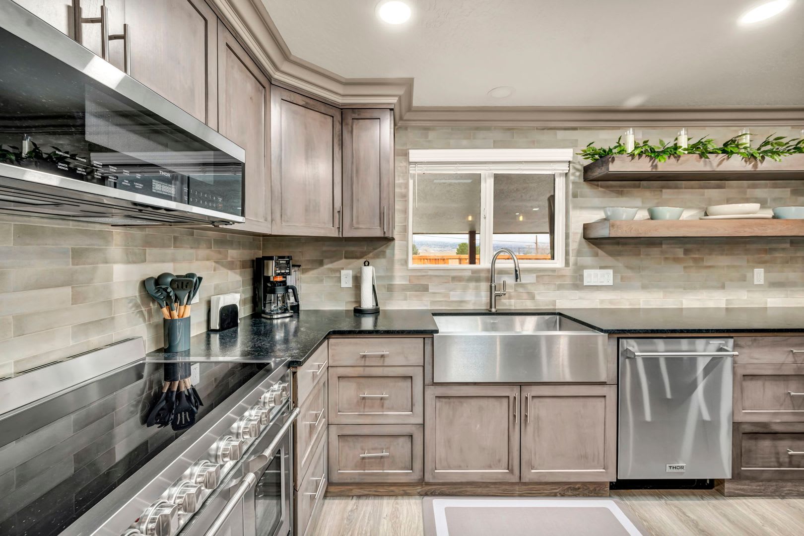 Single Level Fully Furnished South Reno Retreat With Sweeping Mountain Views Hot Tub High End Finishes – photo 5