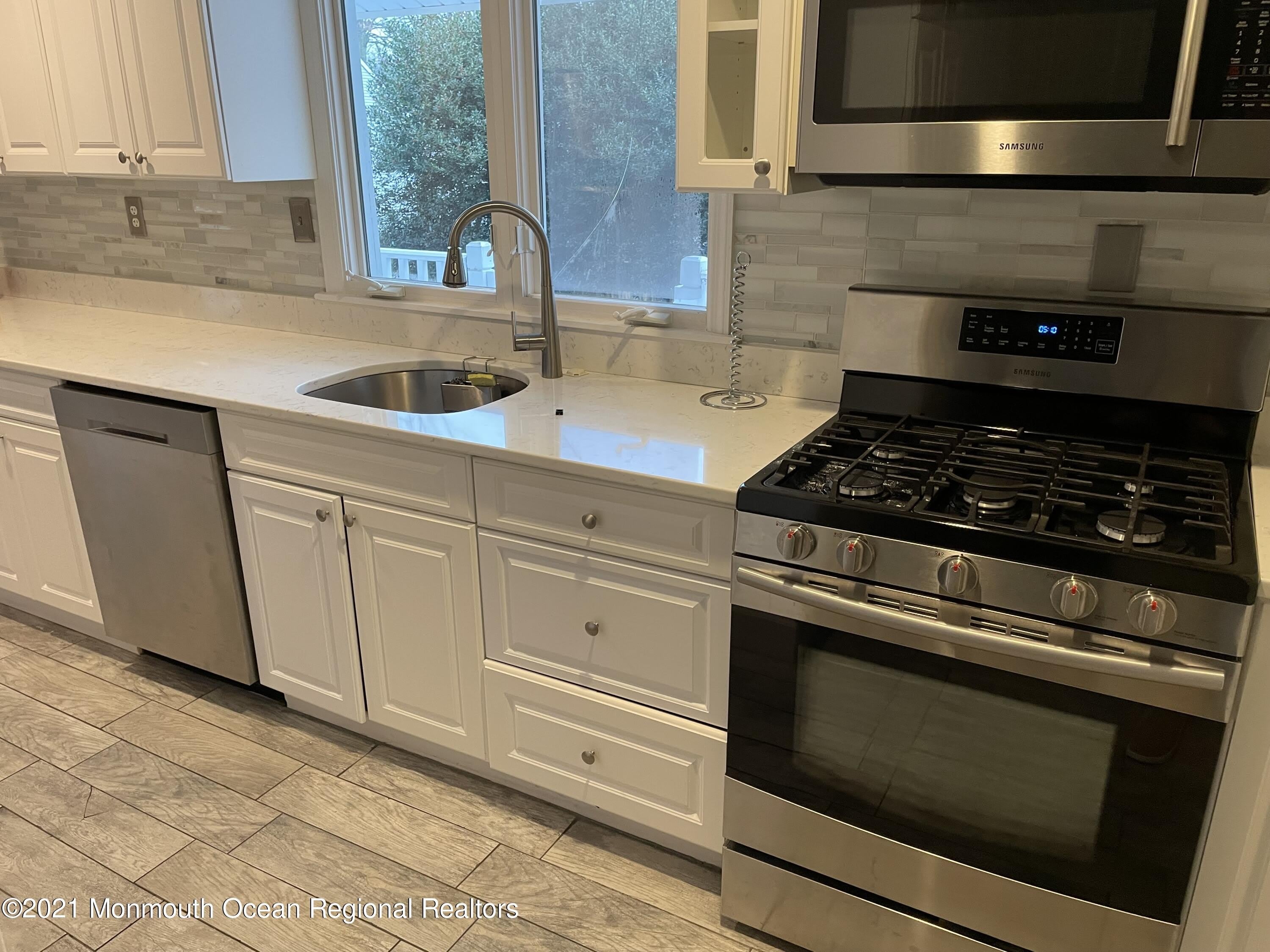 2 Phoenix Parkway – photo 2