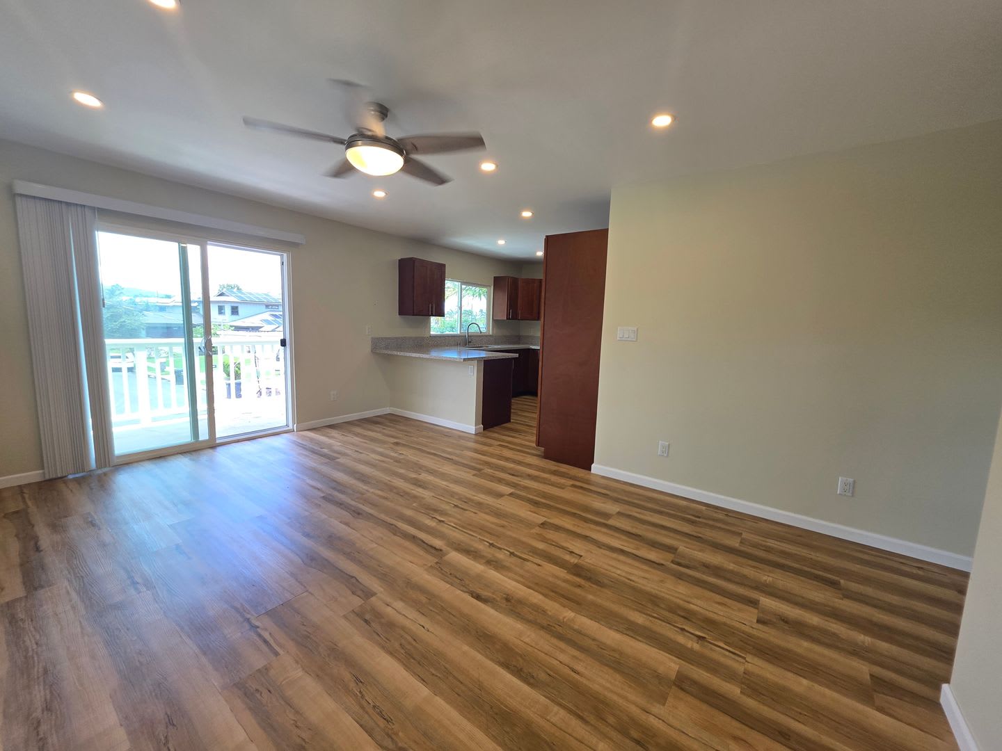AVAILABLE NOW! 2 bed, 2 bath, 2 tandem parking – photo 3