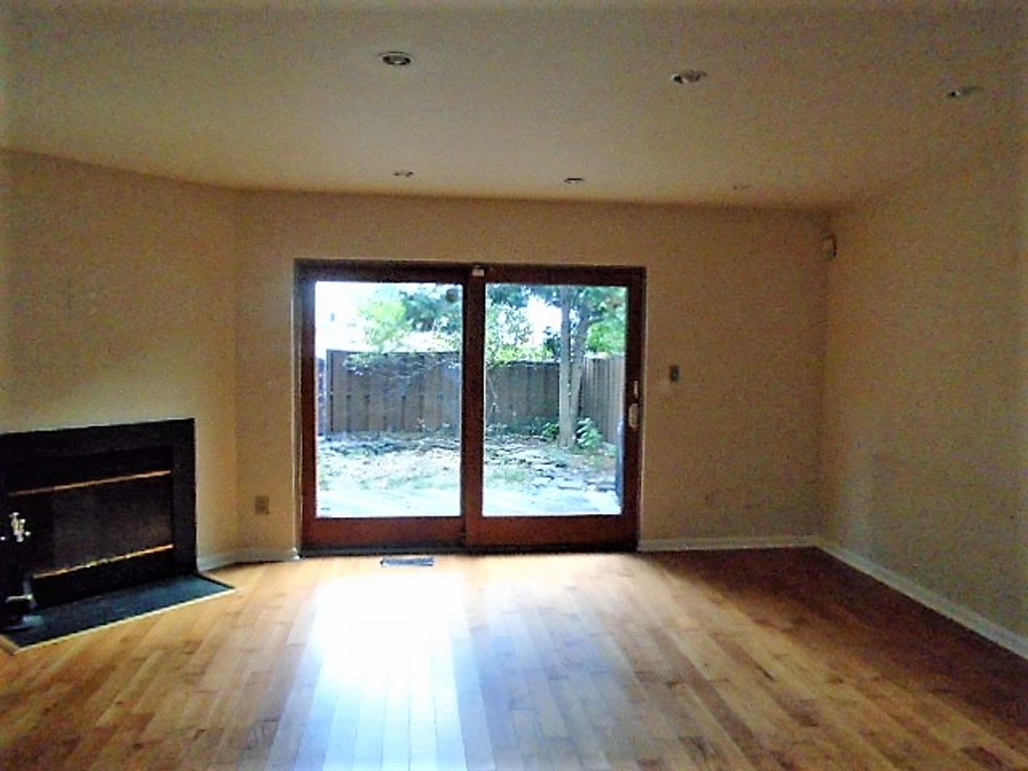 1211 S. Linwood Ave. Huge 3BR, 3.5BA Townhouse in Canton – photo 4