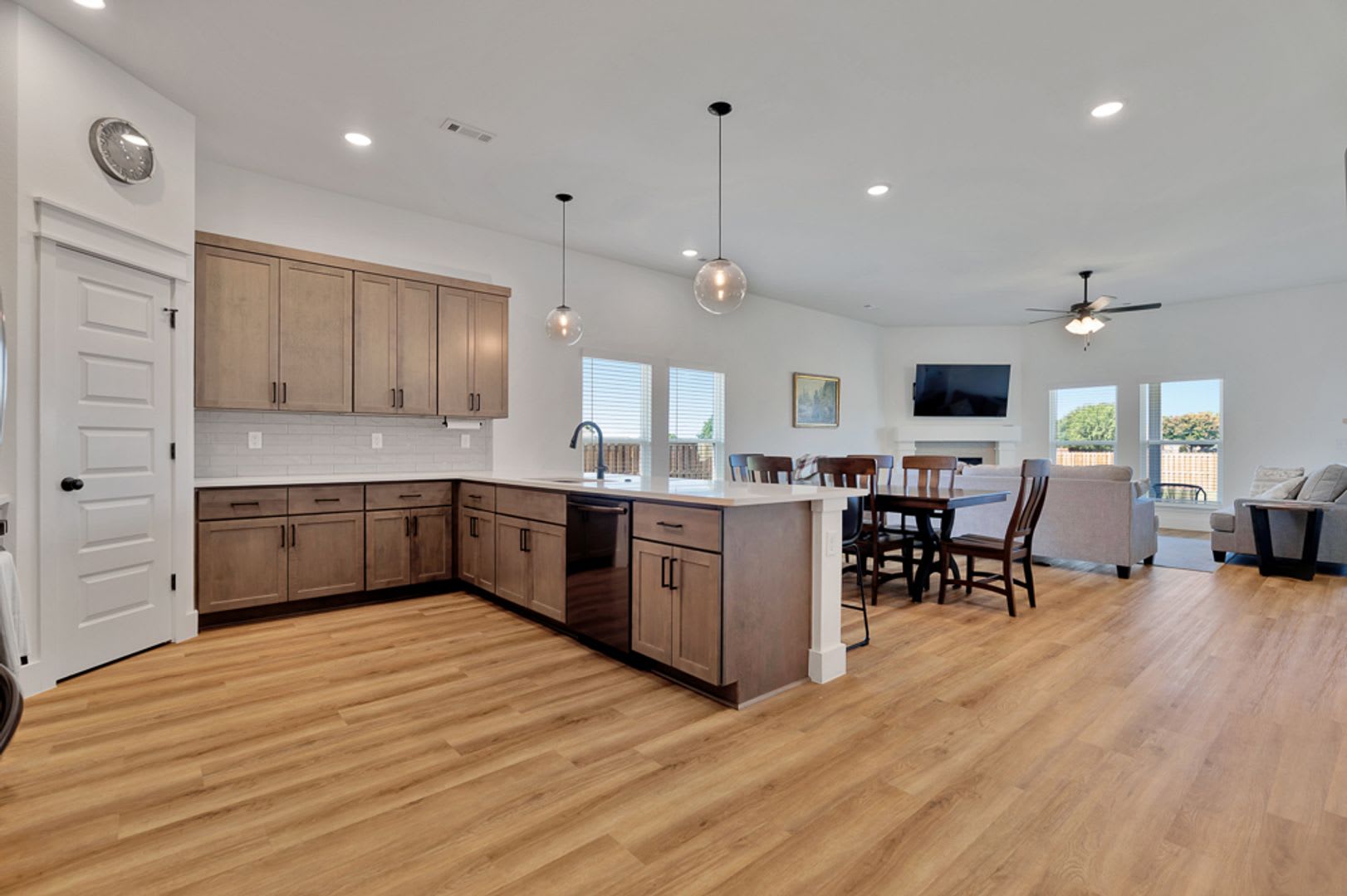 Newly built 3 Bed 2 bath home with Large backyard – photo 5