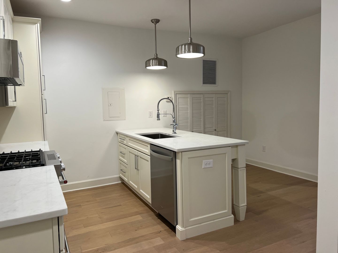 692 N High Street – photo 2