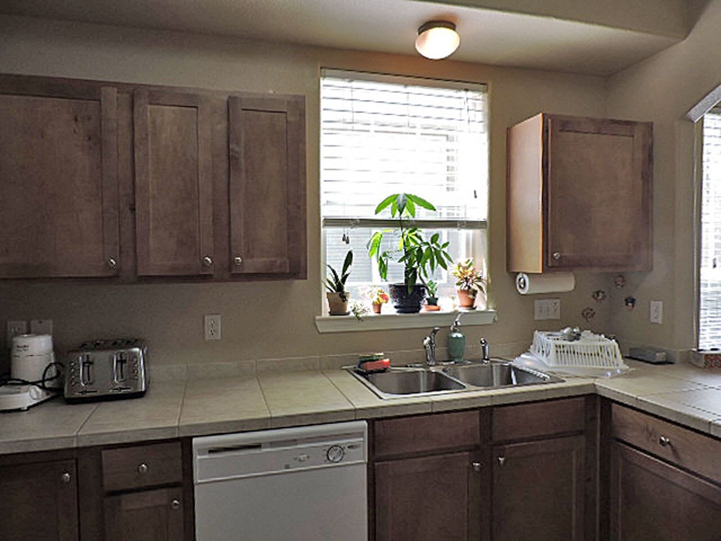 Luxury Townhome in Springs Ranch with clubhouse amenities – photo 2
