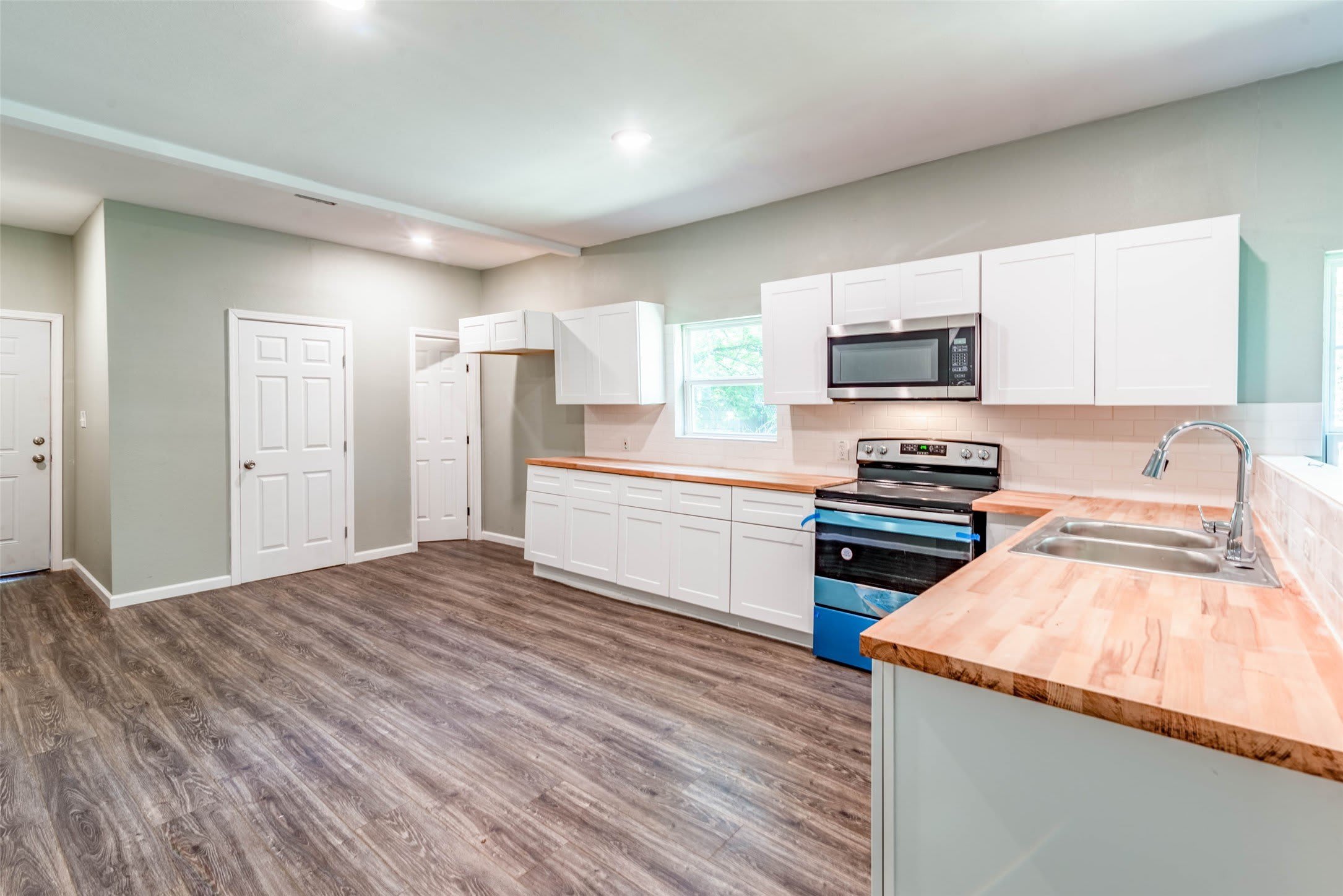1457 W Austin Street – photo 4